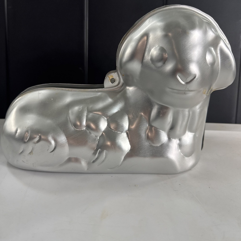 Vintage 1995 Wilton No.2105-2010 Lamb Sheep 2 Piece Cake Baking Mold Aluminum